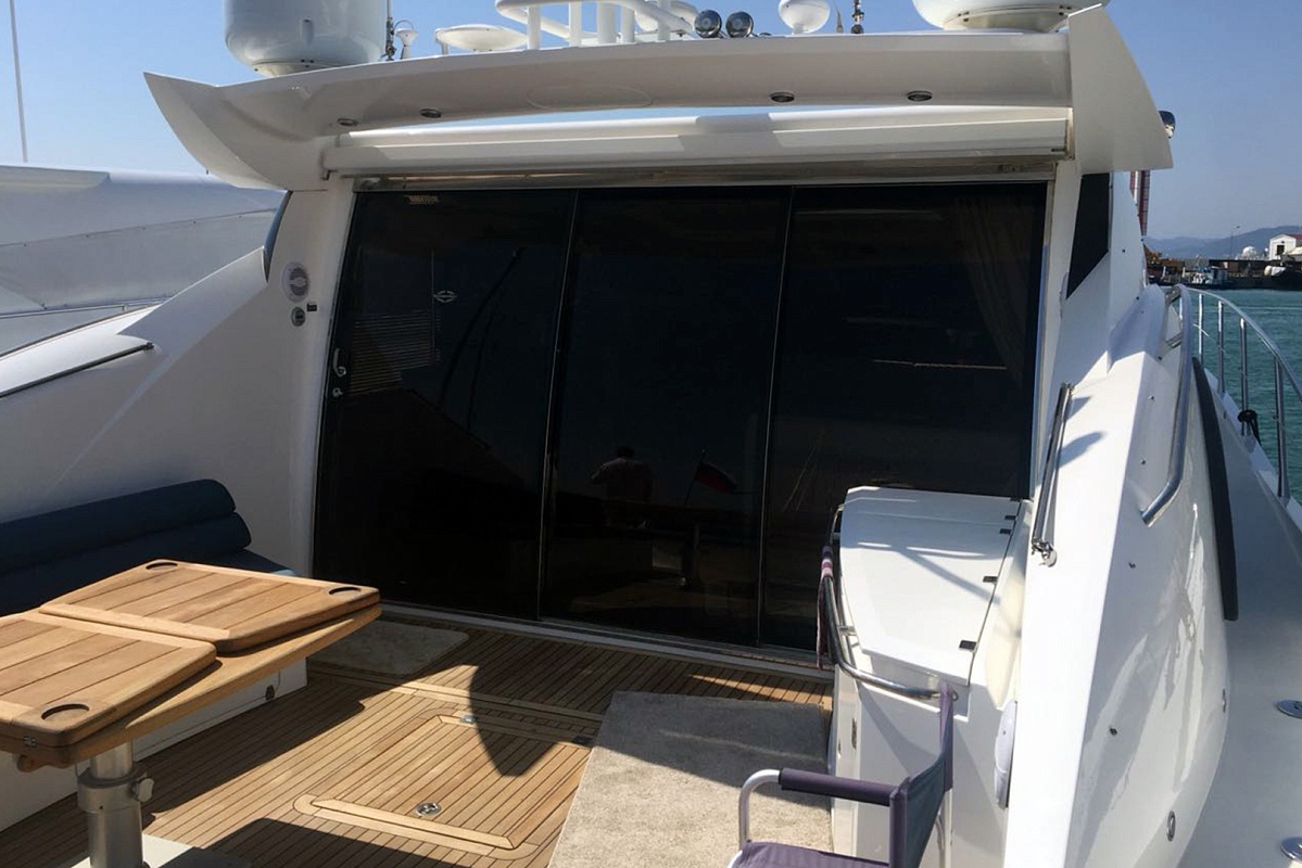 Sunseeker Predator 72 Аренда яхты в Сочи - кокпит